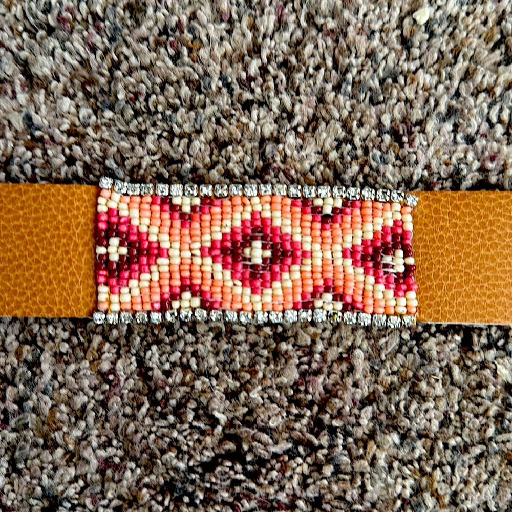 Faux leather beaded/rhinestone bracelet with snaps NWOT